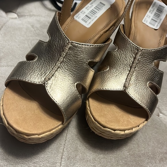 Ugg ankle strap wedges with metallic leather straps and raffia espadrille wedge - Picture 10 of 11